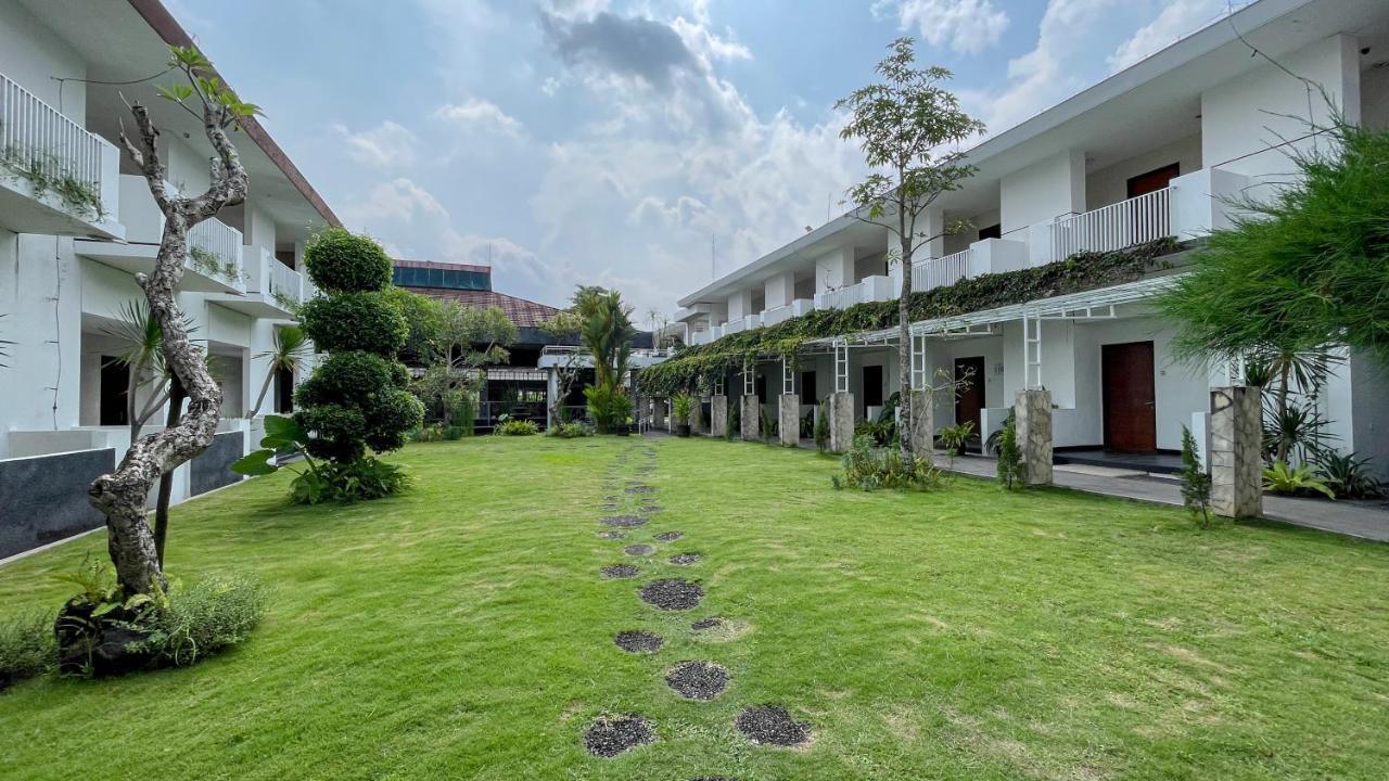 Lpp Convention Hotel Demangan Yogyakarta Exterior photo